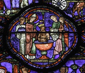 콘스탄티누스 황제에게 세례를 주는 교황 성 실베스테르 1세_photo by Lawrence OP_in the Chartres Cathedral.jpg